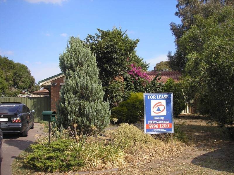 8 Kara Walk, Cranbourne VIC 3977
