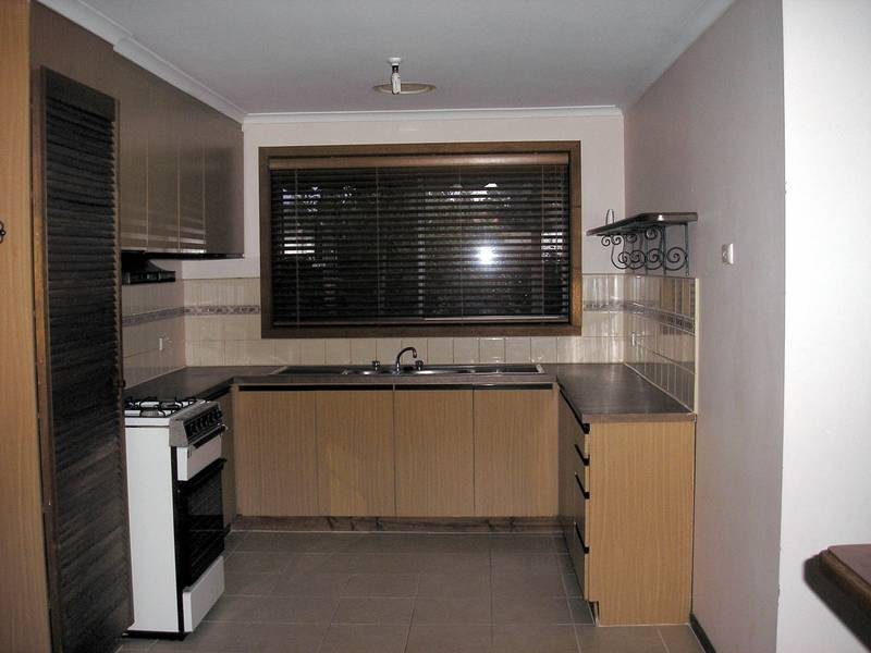 4/27 Codrington Street, Cranbourne VIC 3977