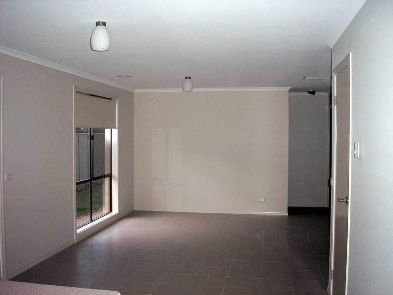 14 Pipetrack Circuit, Cranbourne East VIC 3977
