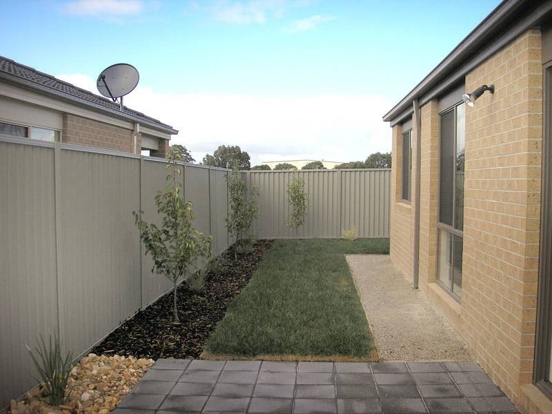 14 Pipetrack Circuit, Cranbourne East VIC 3977