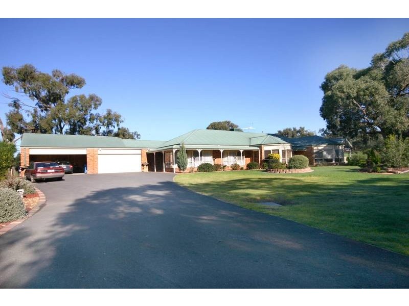 21 Walter Way, Cranbourne South VIC 3977