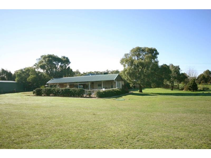 21 Walter Way, Cranbourne South VIC 3977