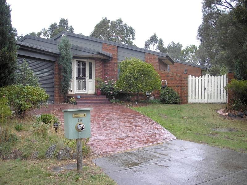 16 Foxglove Court, Cranbourne North VIC 3977