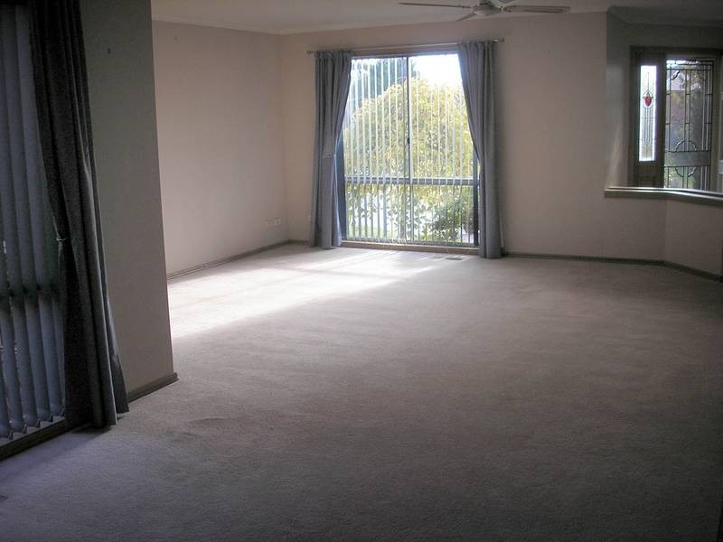 16 Foxglove Court, Cranbourne North VIC 3977