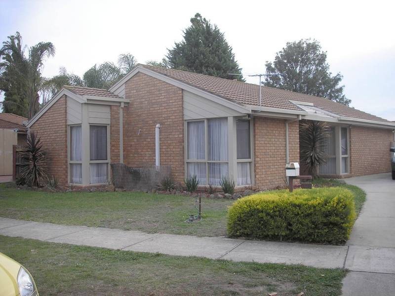 110 Lesdon Avenue, Cranbourne North VIC 3977