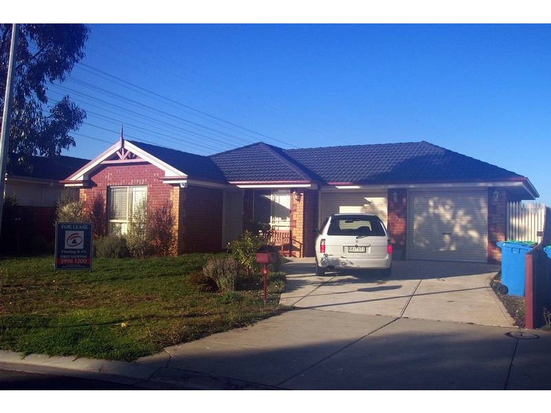 9 Ovata Place, Cranbourne North VIC 3977