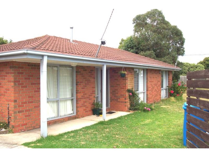 2/34 Fenfield Street, Cranbourne VIC 3977