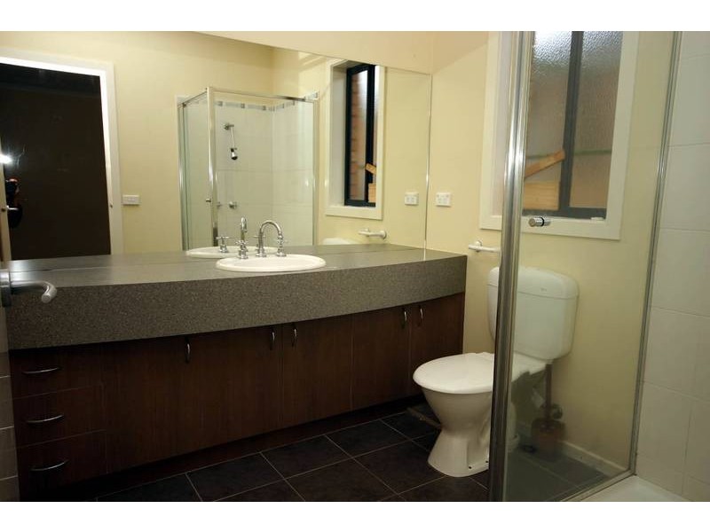 8 Stonehill Circuit, Cranbourne East VIC 3977