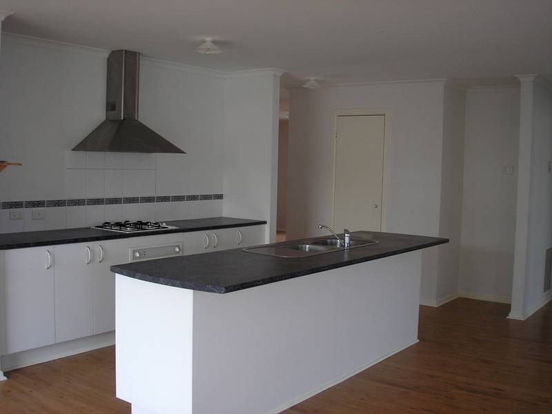 9 Parnell Court, Cranbourne VIC 3977