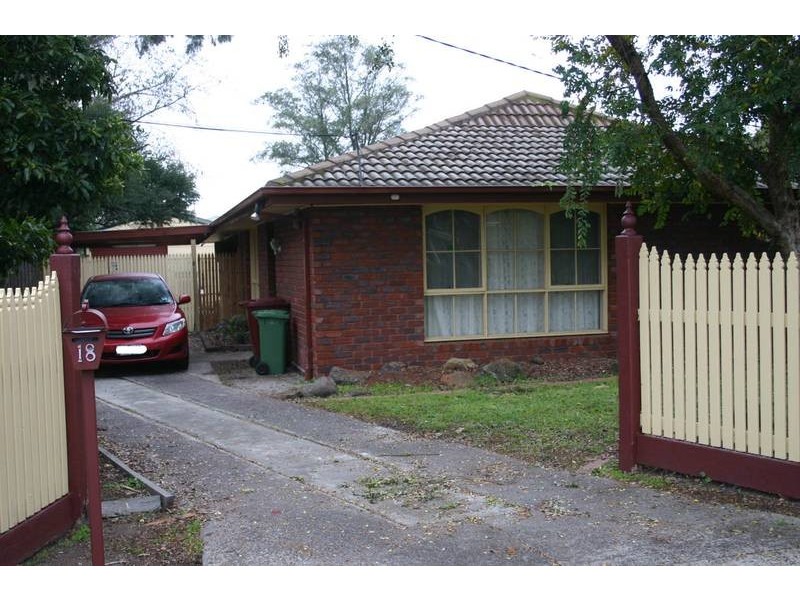 18 Dearing Avenue, Cranbourne VIC 3977