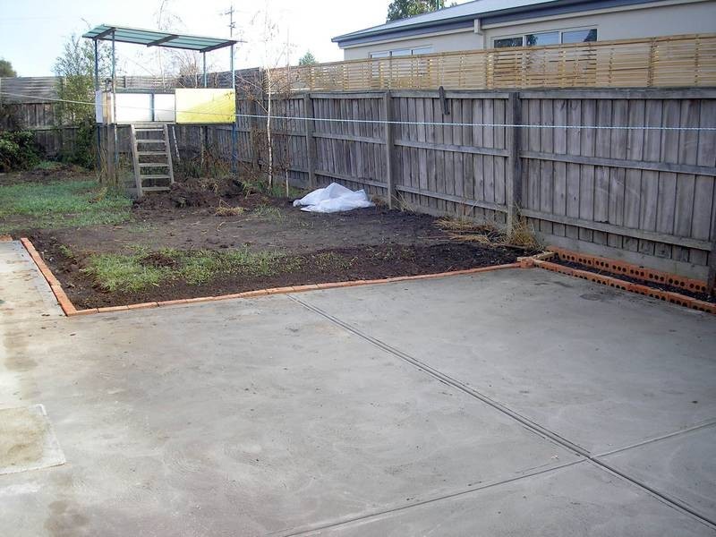 8 Essex Court, Cranbourne East VIC 3977