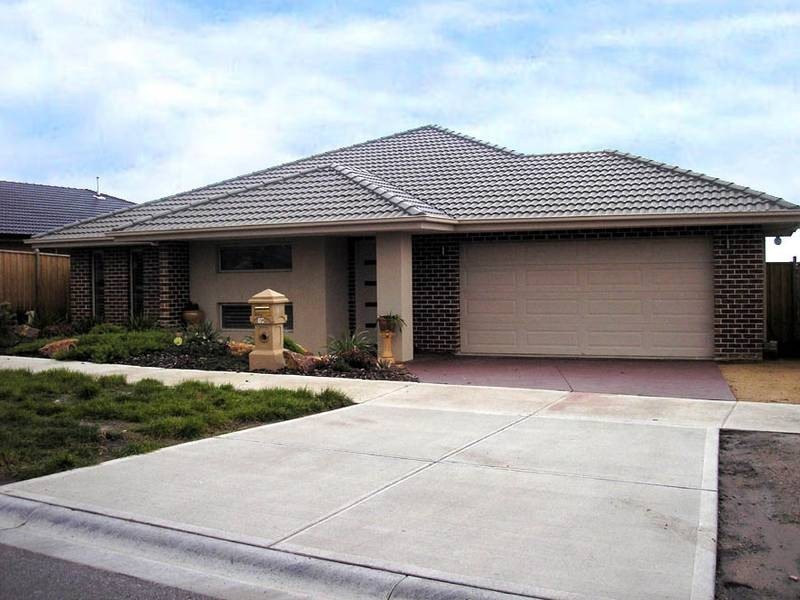14 Bellis Circuit, Cranbourne South VIC 3977
