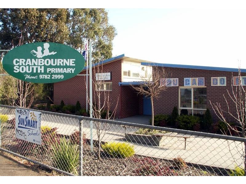 14 Bellis Circuit, Cranbourne South VIC 3977