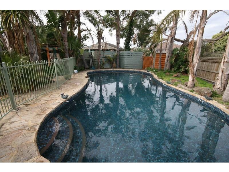 6 Musselburgh Court, Frankston VIC 3199