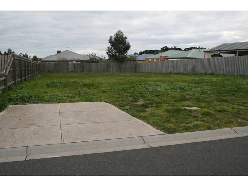 9 Saunton Drive, Cranbourne VIC 3977