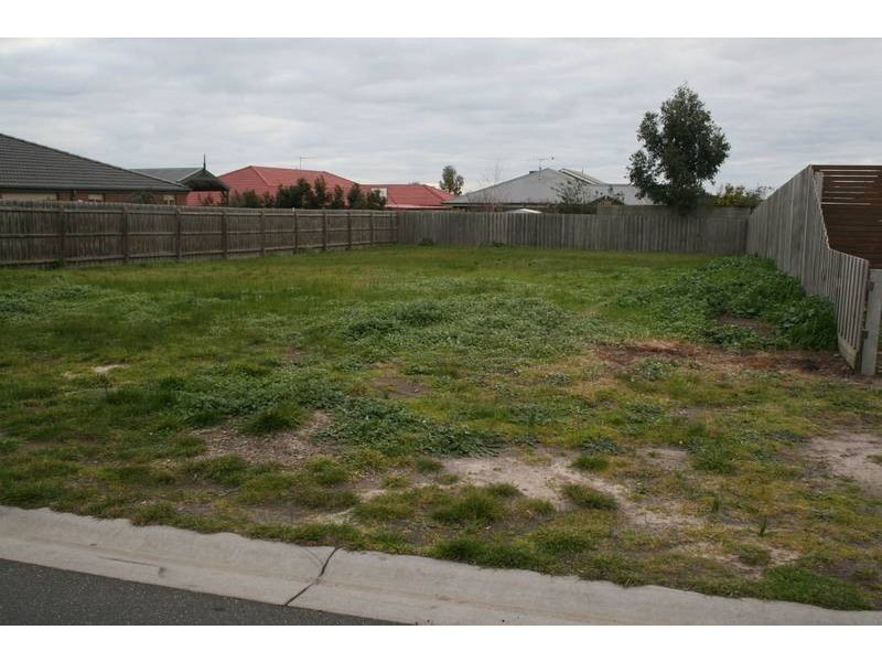 9 Saunton Drive, Cranbourne VIC 3977