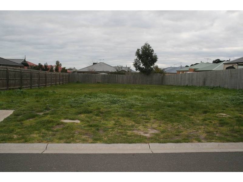 9 Saunton Drive, Cranbourne VIC 3977