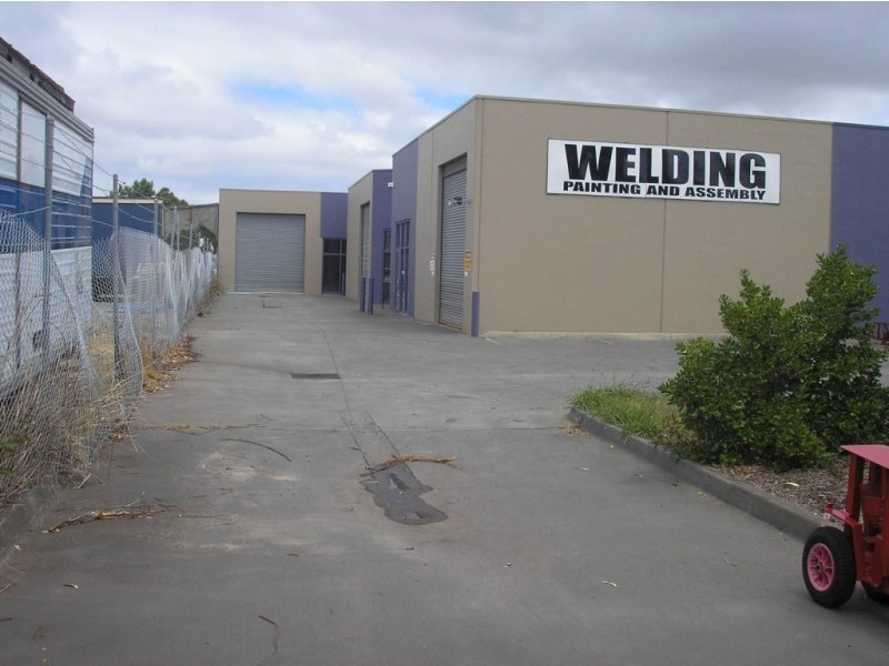 2/24 Station Street, Cranbourne VIC 3977