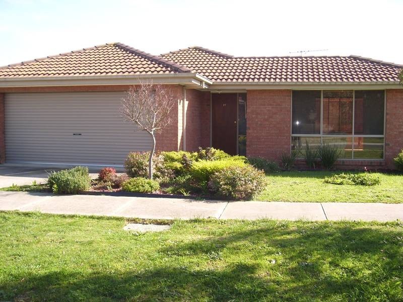 17 Raffindale Drive, Cranbourne VIC 3977