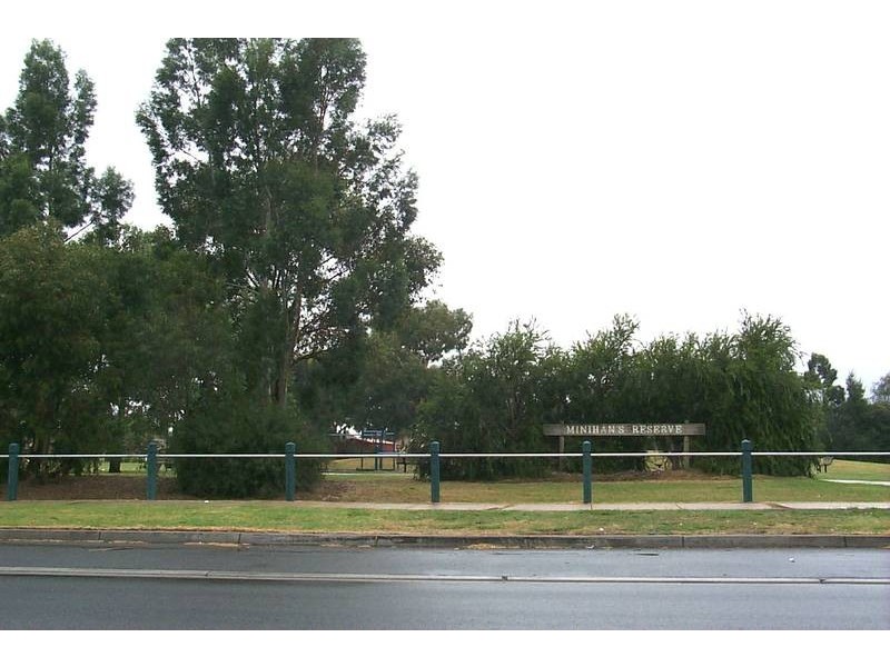 17 Raffindale Drive, Cranbourne VIC 3977