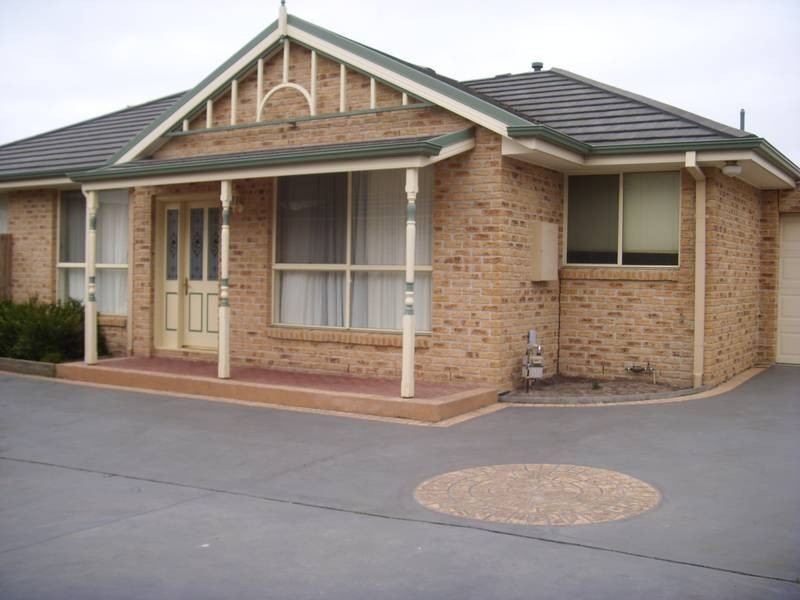 2/6 Lawson Close, Cranbourne VIC 3977