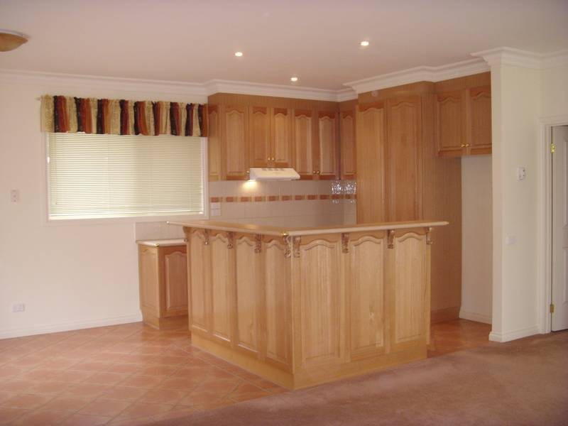 2/6 Lawson Close, Cranbourne VIC 3977