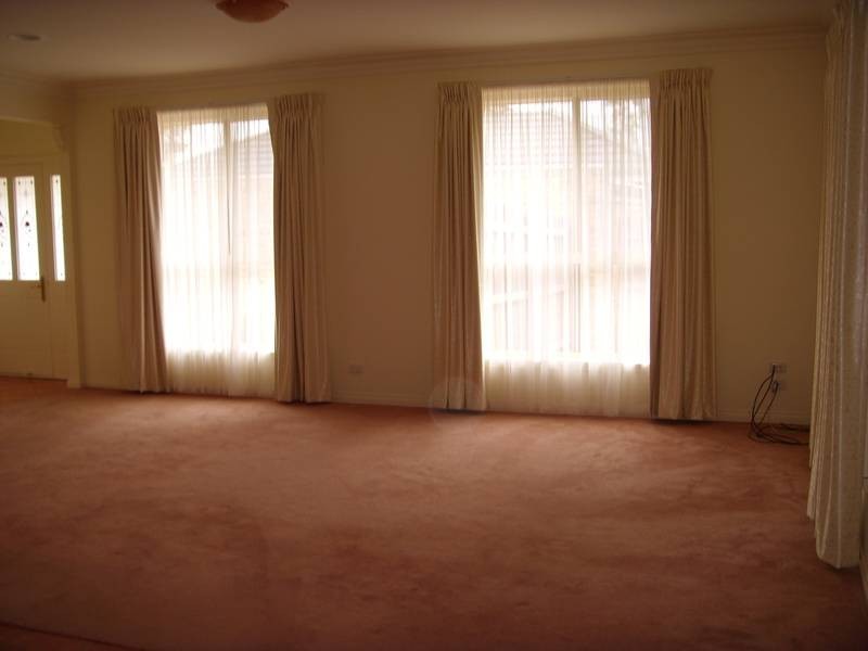 2/6 Lawson Close, Cranbourne VIC 3977