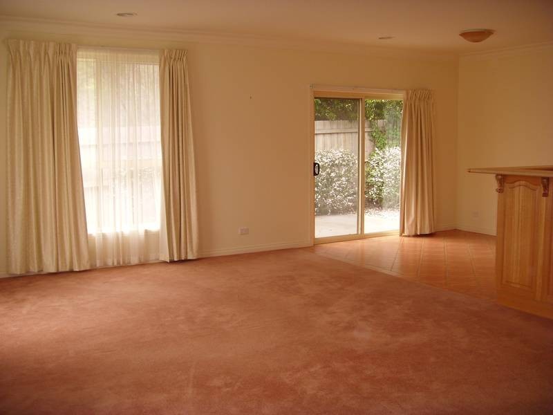 2/6 Lawson Close, Cranbourne VIC 3977