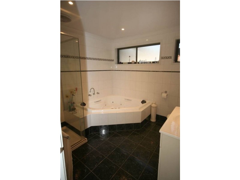 10 Rimfire Crescent, Cranbourne VIC 3977