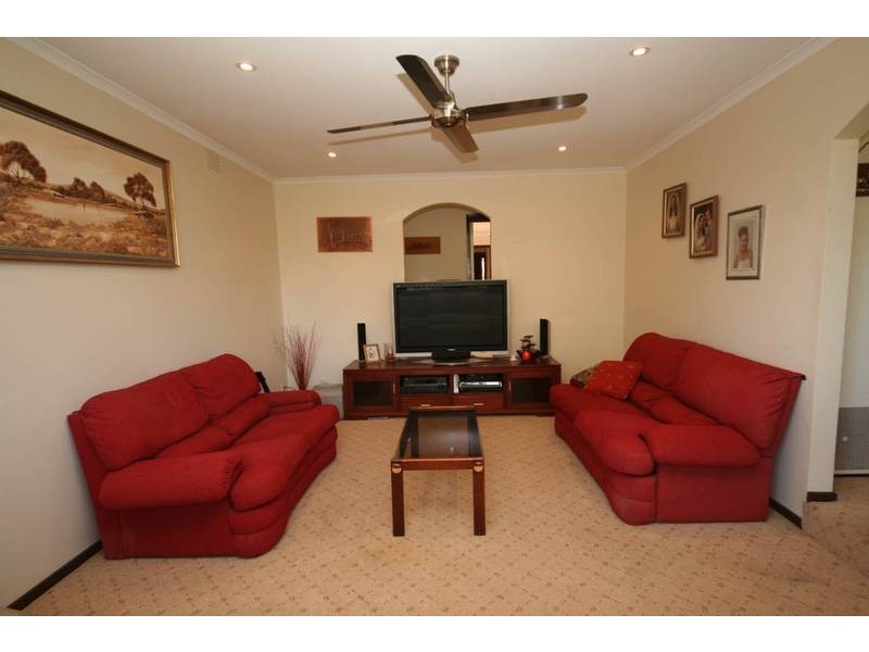 10 Rimfire Crescent, Cranbourne VIC 3977