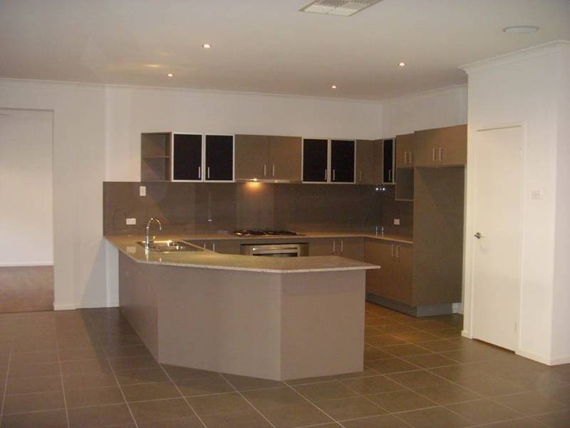 26 Baddeley Circuit, Cranbourne North VIC 3977