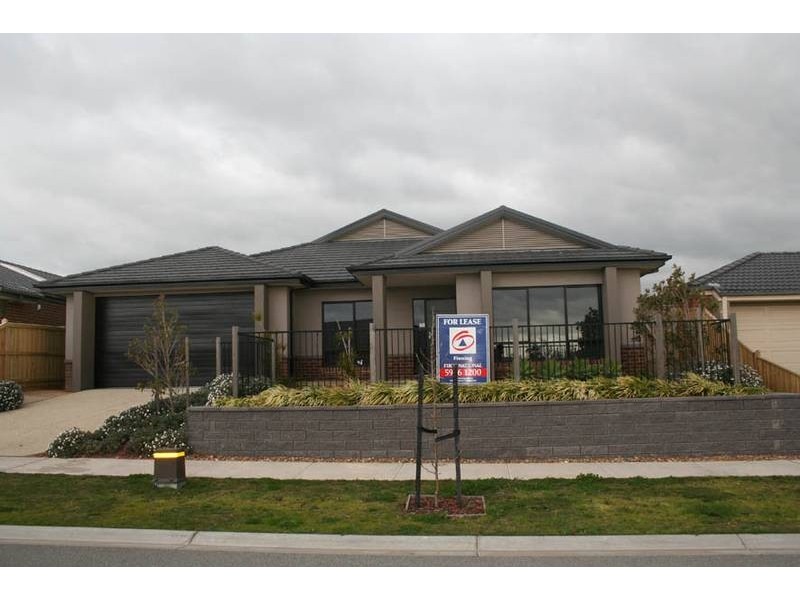 26 Baddeley Circuit, Cranbourne North VIC 3977