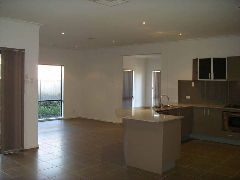 26 Baddeley Circuit, Cranbourne North VIC 3977