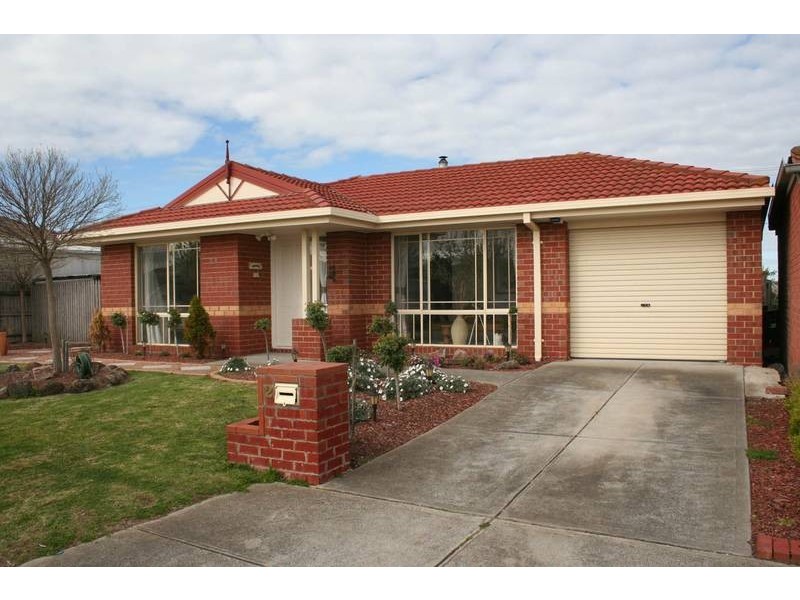 2 Jenny Court, Cranbourne North VIC 3977