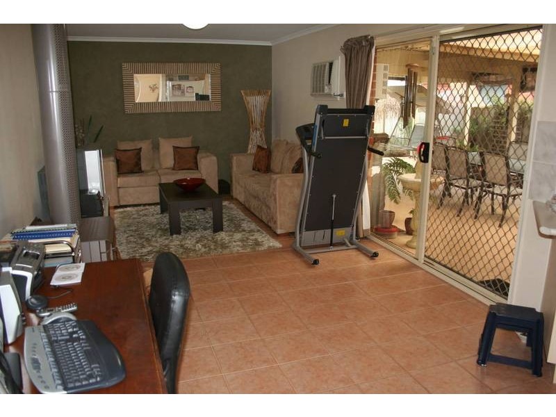 2 Jenny Court, Cranbourne North VIC 3977