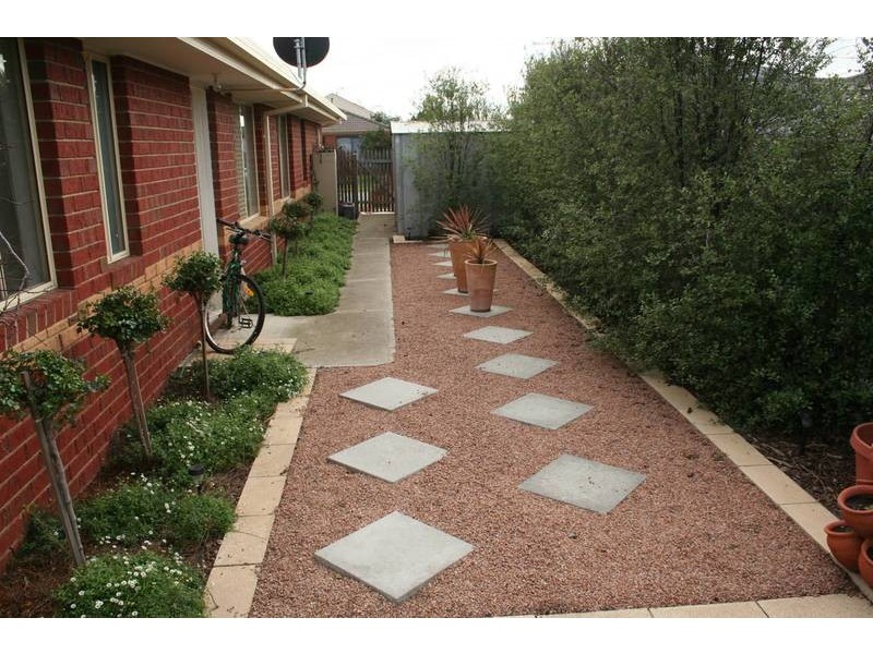 2 Jenny Court, Cranbourne North VIC 3977