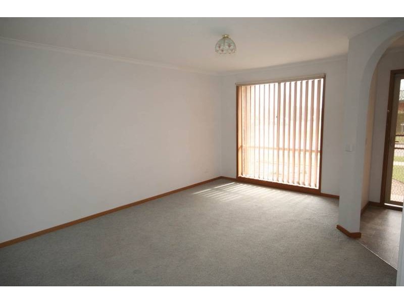 21 Linda Drive, Cranbourne West VIC 3977