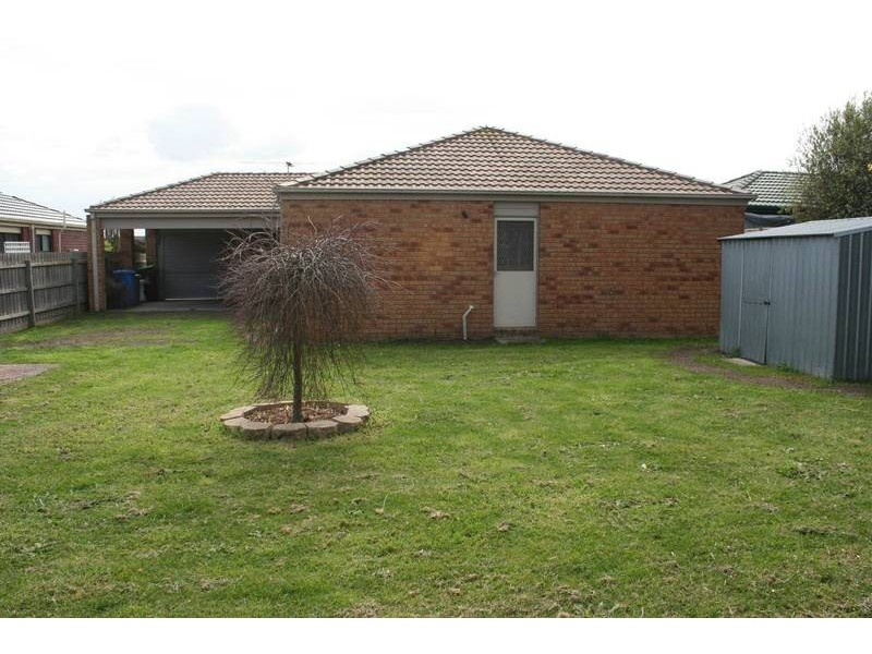 21 Linda Drive, Cranbourne West VIC 3977