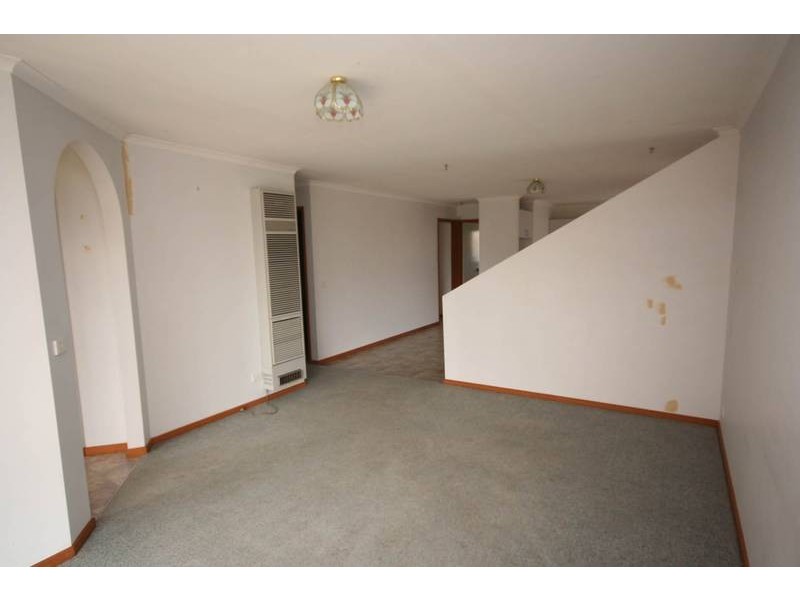 21 Linda Drive, Cranbourne West VIC 3977