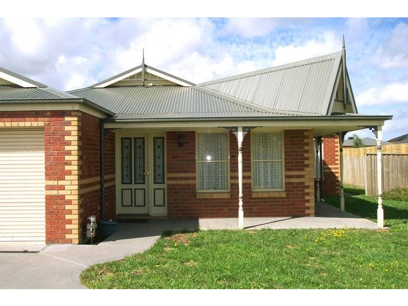 15 Sunningdale Crescent, Cranbourne VIC 3977