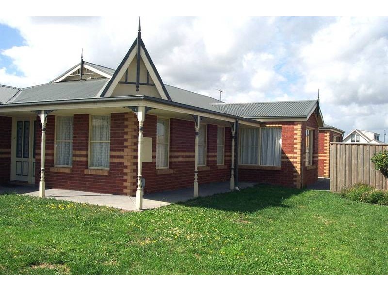 15 Sunningdale Crescent, Cranbourne VIC 3977