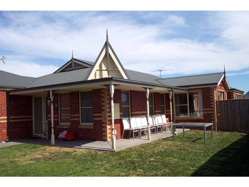 15 Sunningdale Crescent, Cranbourne VIC 3977