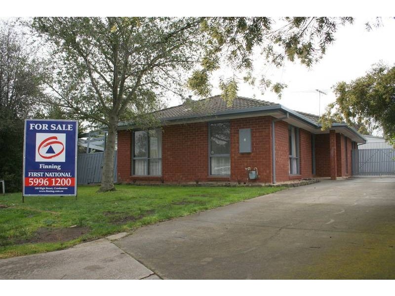 2 South Charles Court, Cranbourne VIC 3977