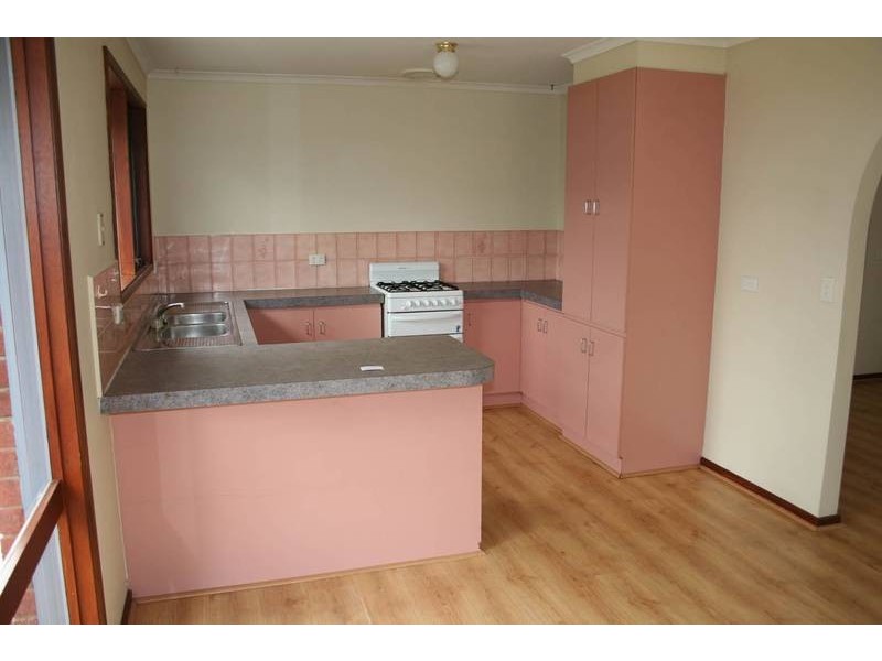 2 South Charles Court, Cranbourne VIC 3977