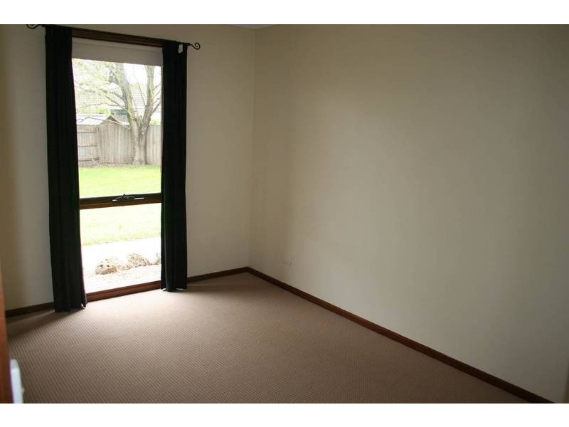 2 South Charles Court, Cranbourne VIC 3977