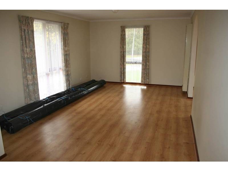 2 South Charles Court, Cranbourne VIC 3977