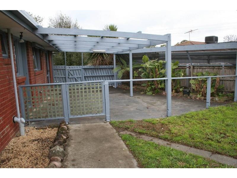 2 South Charles Court, Cranbourne VIC 3977