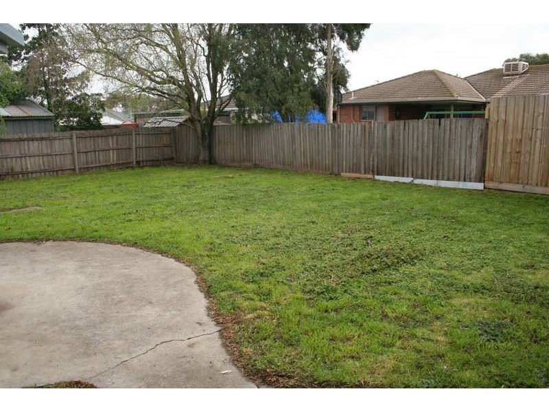 2 South Charles Court, Cranbourne VIC 3977