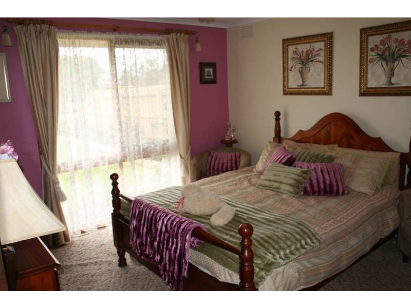 11 Flinders Court, Cranbourne North VIC 3977