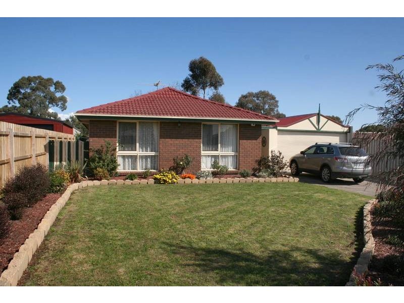 11 Flinders Court, Cranbourne North VIC 3977